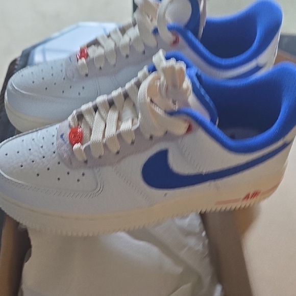 Nike Kids Sneakers in Blue and White - Picture 5 of 10